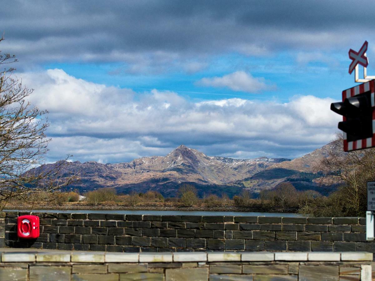 The Captain'S Bank Porthmadog Exterior photo